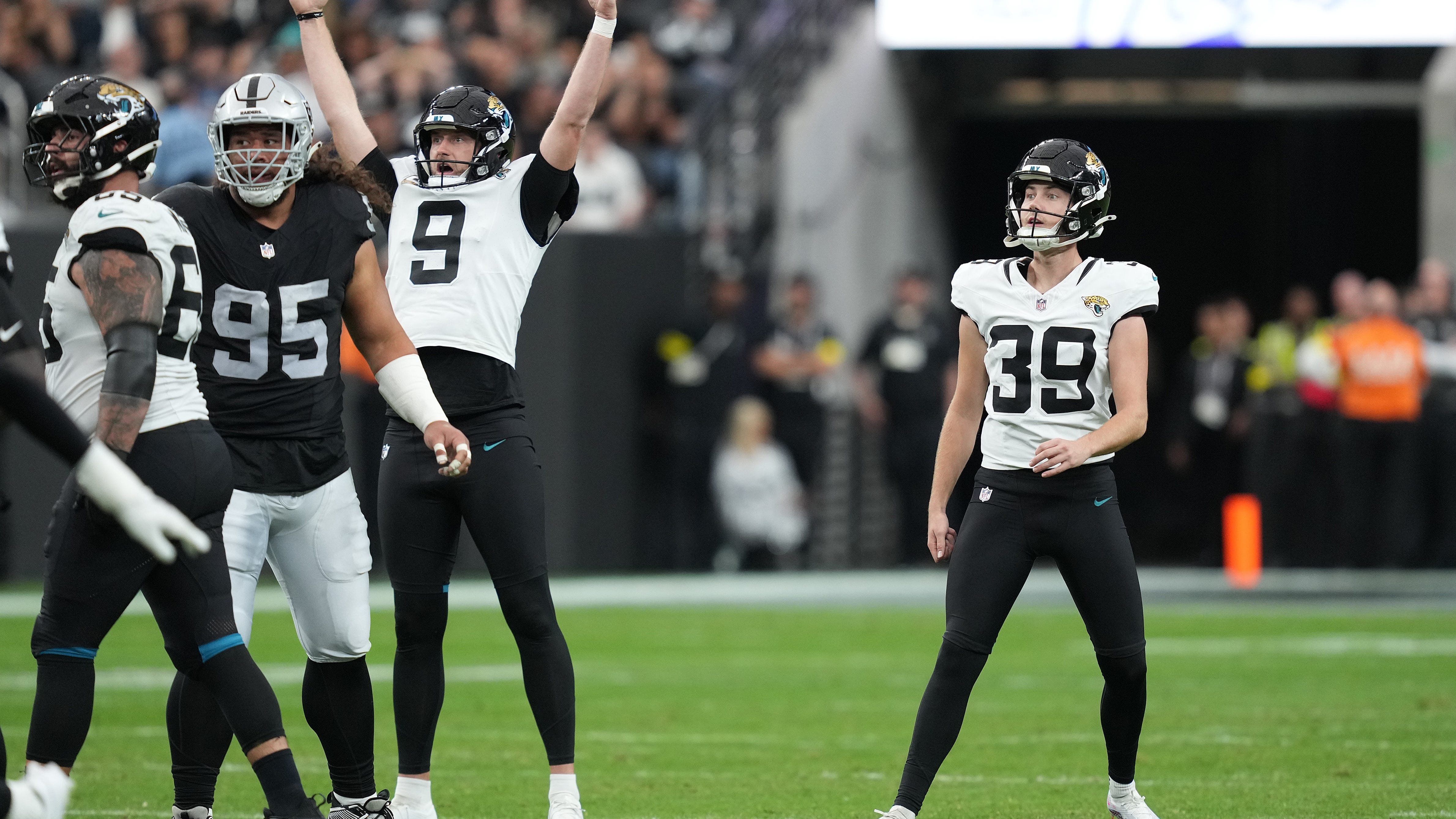 Jaguars stumble into overtime win at Raiders, 30-29