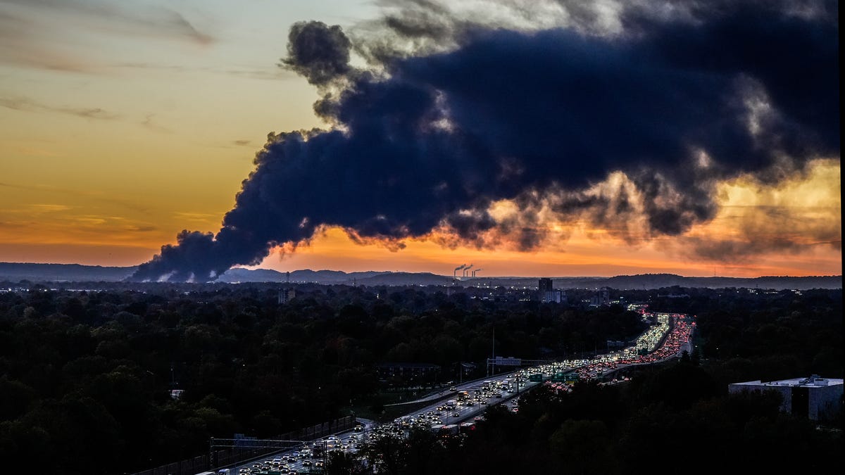 Why did UPS cargo plane crash near Louisville, Ky., airport? Who are ...