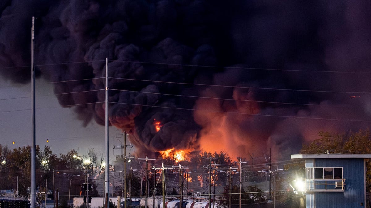 Here's what we know about the deadly UPS cargo plane crash in Louisville ...