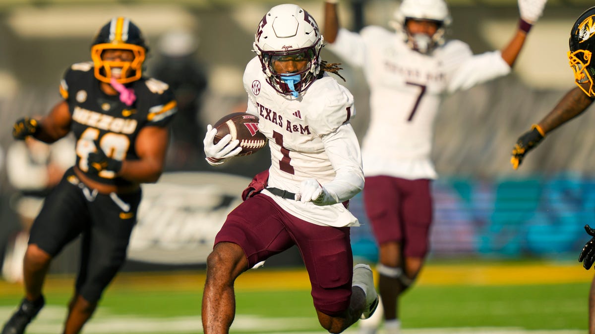 Texas A&M wide receiver Mario Craver (1) runs with the ball during the first half against Missouri at Faurot Field at Memorial Stadium.