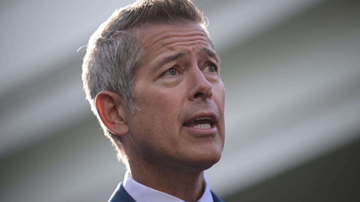 US Transportation Secretary Sean Duffy speaks at a press conference outside the West Wing of the White House on October 30, 2025 in Washington, DC. (Photo by Oliver Contreras / AFP) (Photo by OLIVER CONTRERAS/AFP via Getty Images)