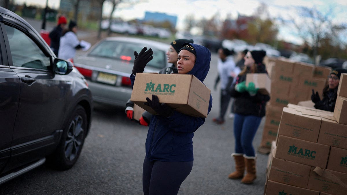 Volunteers load boxes of food into cars during an event held by the Community Food Bank of New Jersey to deliver emergency food relief to federal workers and SNAP recipients amid the U.S. government shutdown in Leonia, New Jersey, U.S., November 6, 2025.