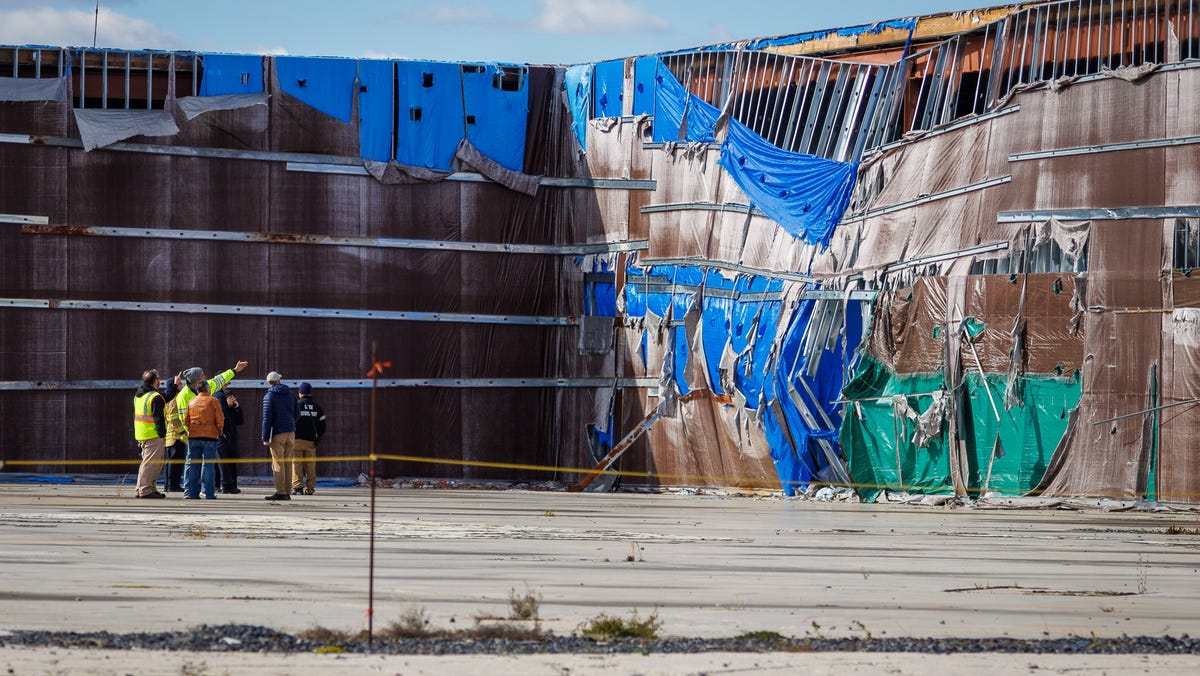 Wall collapse reported at North Hanover PA Mall: York County 911 Wall collapse reported at North Hanover PA Mall: York County 911