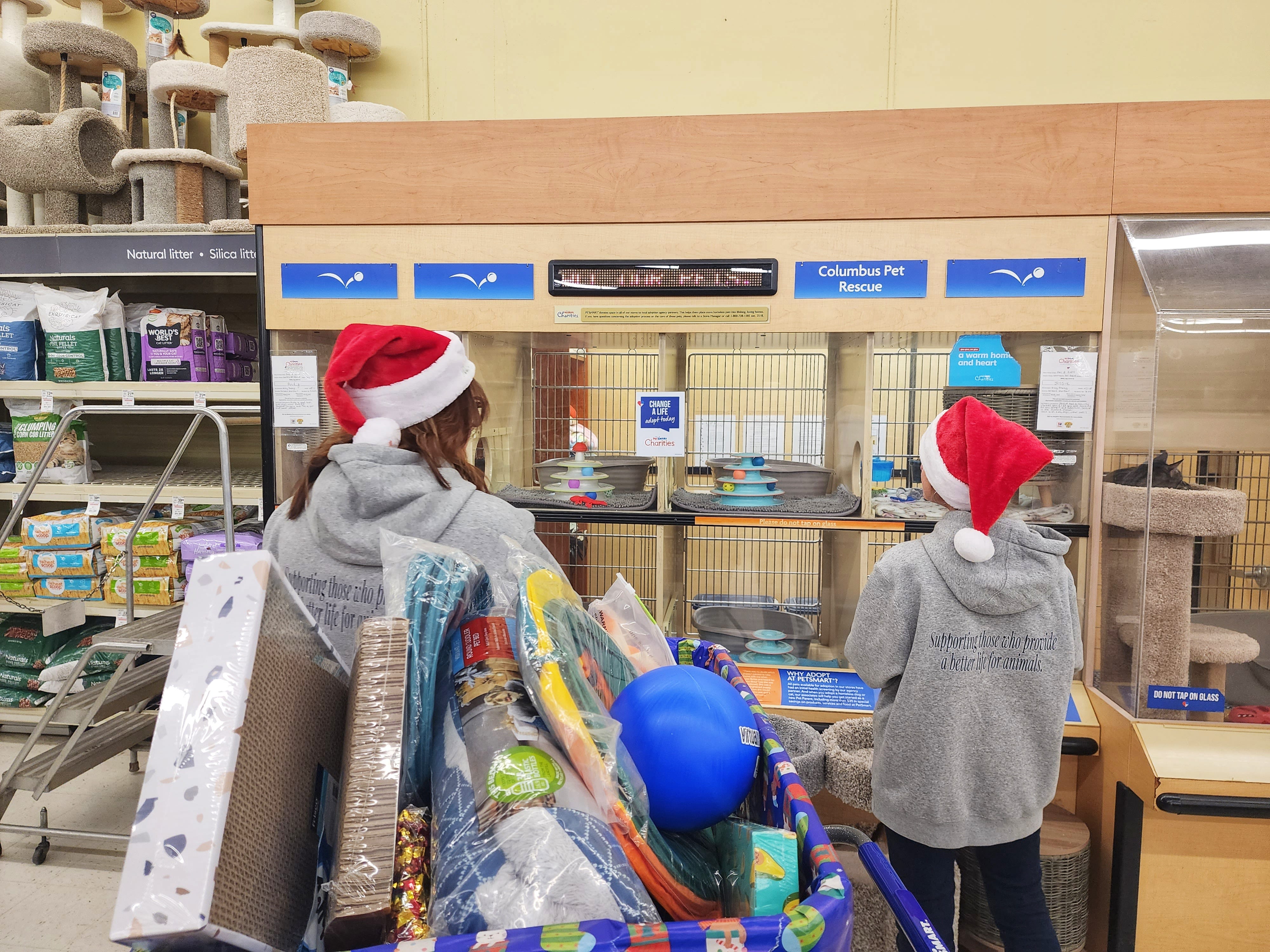 Local nonprofit providing pet food is bringing ‘Santa Claws’ to town