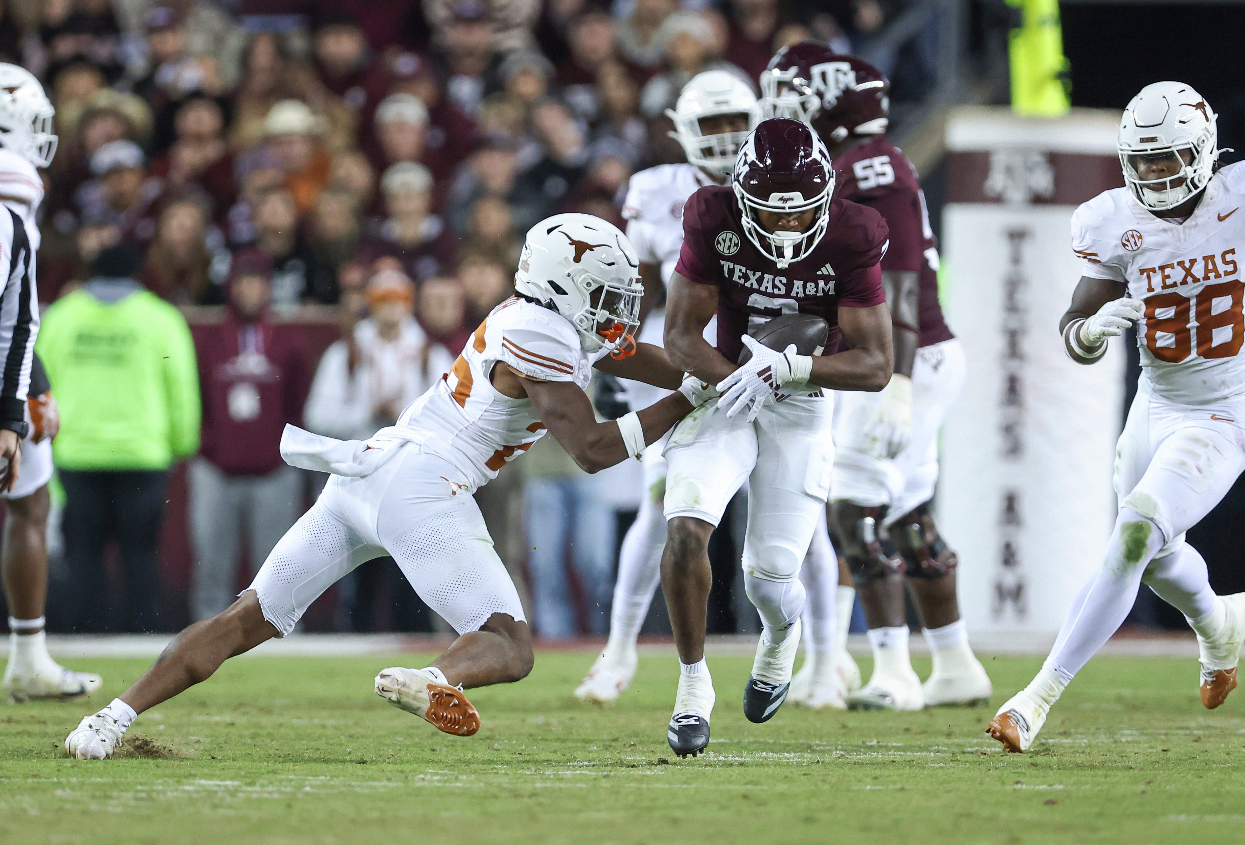 Texas A&M tumbles as college football poll gets shaken up after Week 14