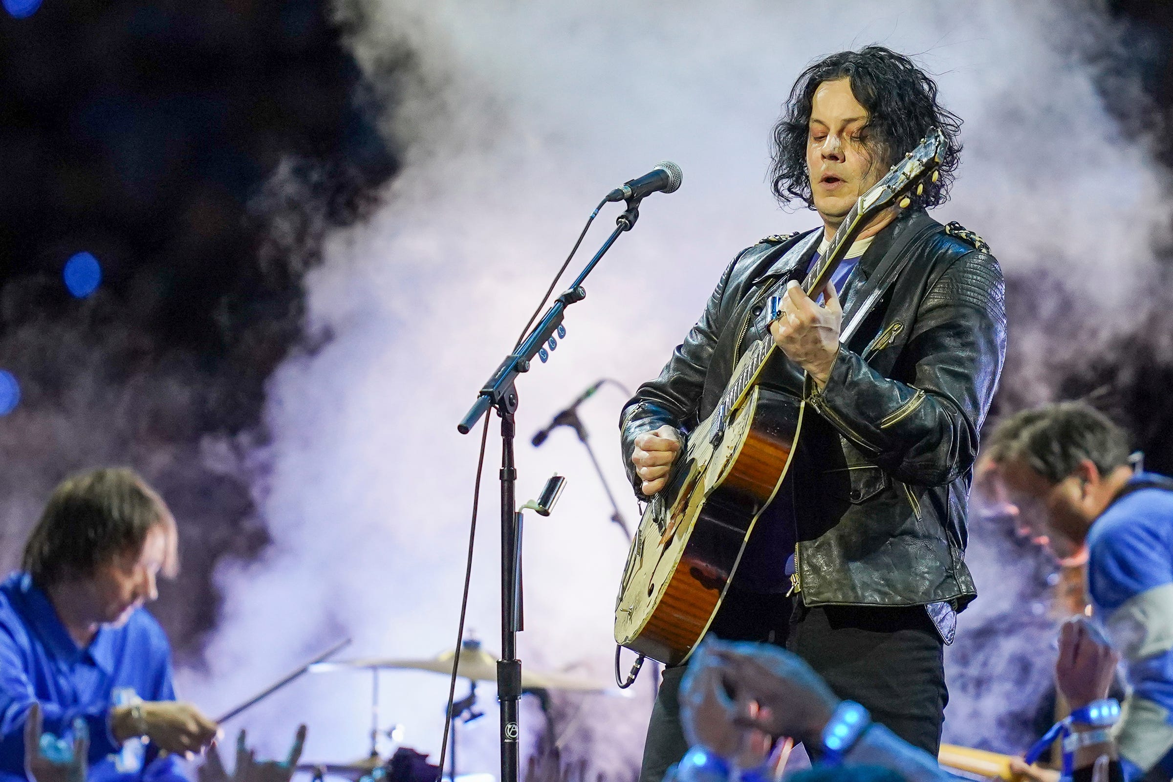 https://www.gannett-cdn.com/authoring/authoring-images/2025/11/27/PDTF/87499332007-20251127-jack-white-halftime-thanksgiving-fg-10.jpg?auto=webp&crop=2399,1351,x0,y124&format=pjpg&width=1200