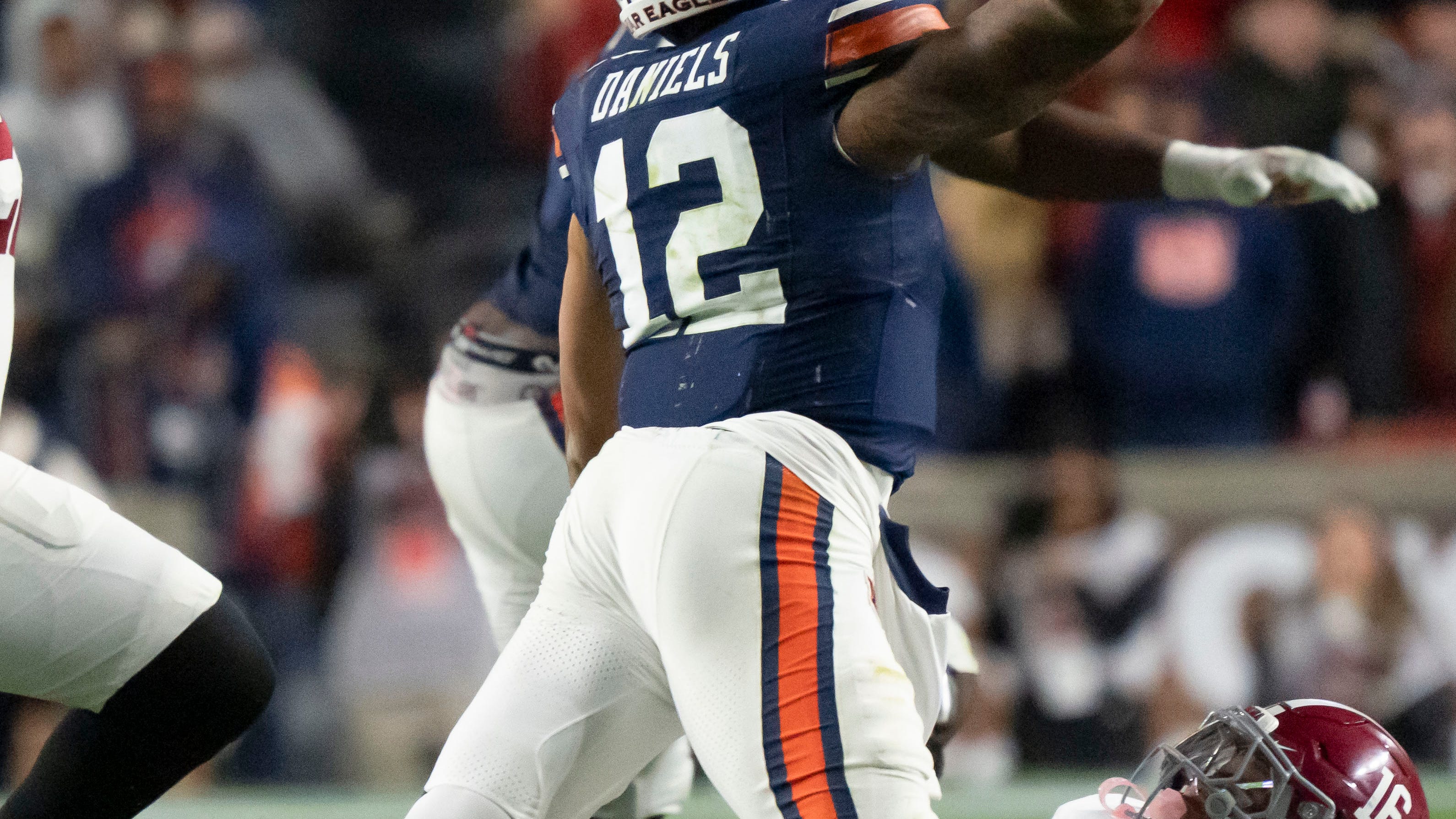 Red Morgan encarna lo que la defensa de fútbol americano de Alabama aspira a ser en 2026.