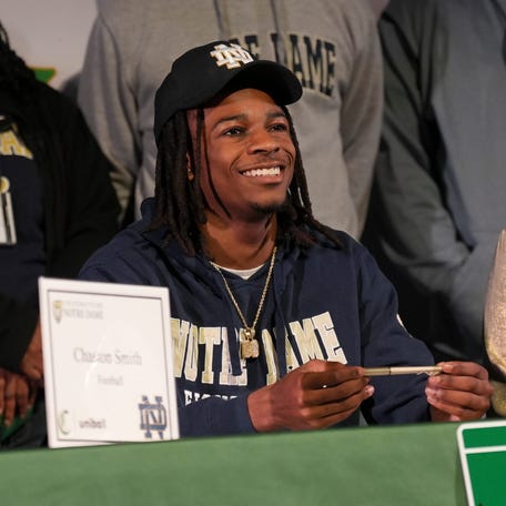 Knoxville Catholic football player Chaz Smith signs with Notre Dame, at Knoxville Catholic High School in West Knoxville, Dec. 3, 2025.