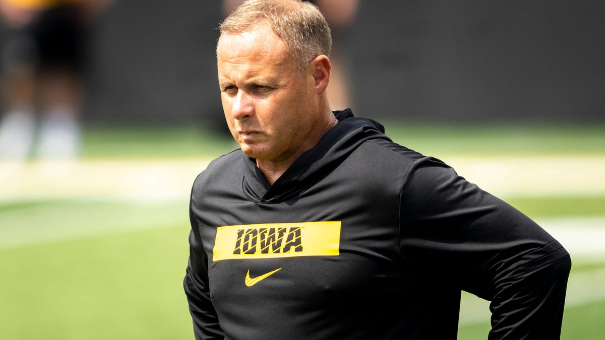 “هذا هو المكان الذي أريد أن أكون فيه”: سيث والاس يدعو فريق أيوا لكرة القدم إلى موطنه