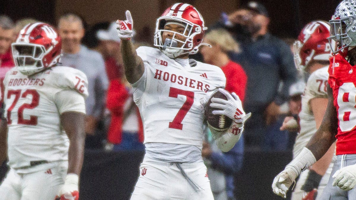 Indiana wide receiver E.J. Williams (7) celebrates a first down against Ohio State during the 2025 Big Ten championship game at Lucas Oil Stadium on Saturday, Dec. 6, 2025.