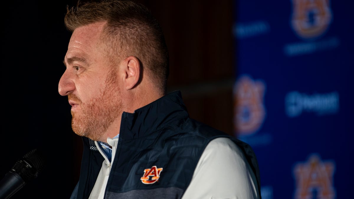 Sepak Bola Auburn menambahkan running back, tight end ke daftar transfernya