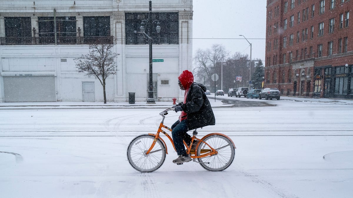 Image for school district closures in SE Michigan