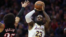 Deandre Ayton compares watching LeBron James take over to 'a movie'