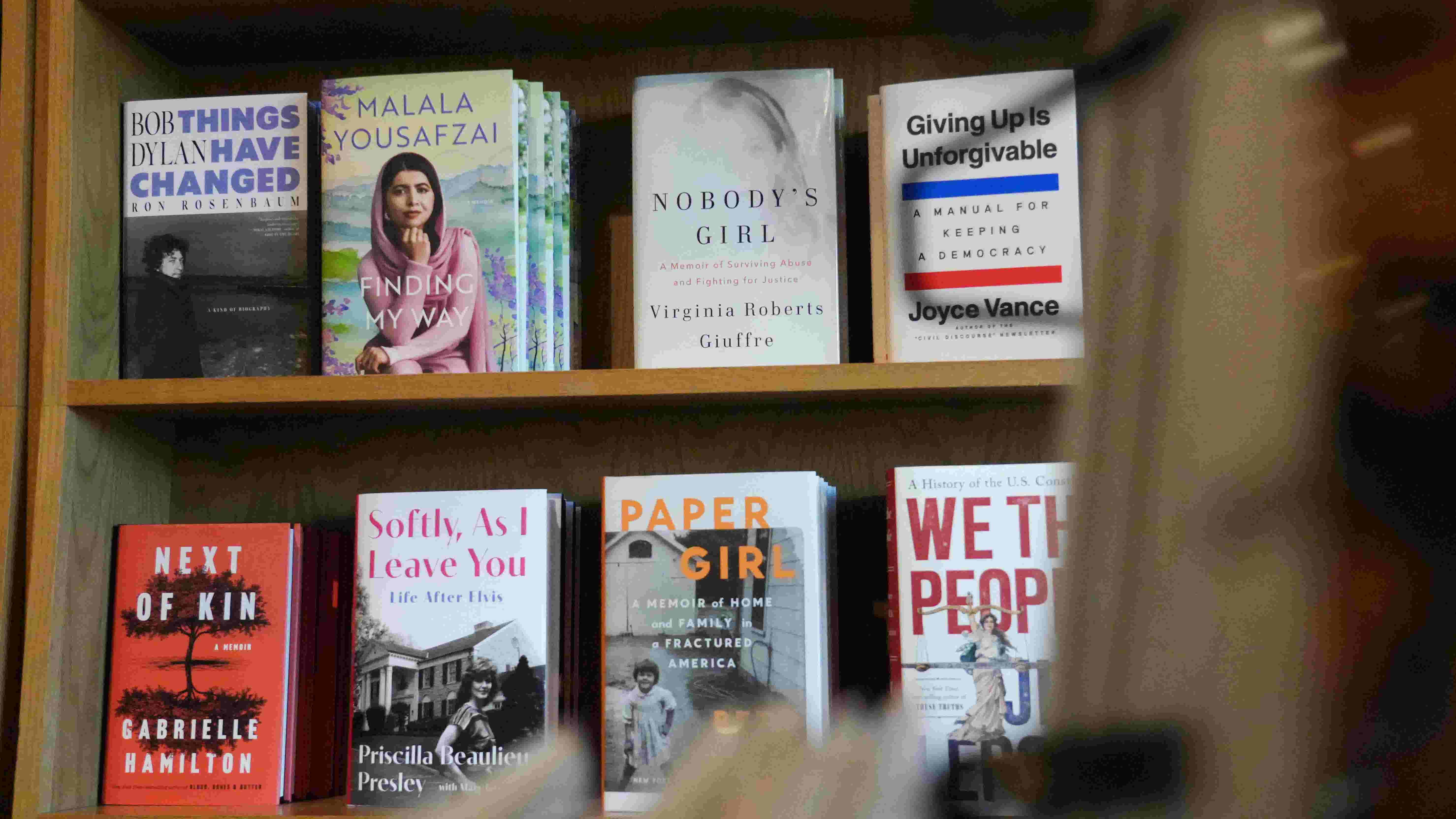 2025’s biggest book trends, from dystopia to romantasy