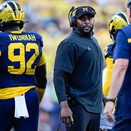 Michigan head coach Sherrone Moore talks to players at a timeout against USC during the second half at Michigan Stadium in Ann Arbor on Saturday, Sept. 21, 2024.