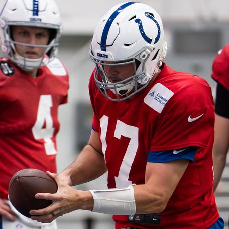 Indianapolis Colts quarterback Philip Rivers (17) fakes a handoff Wednesday, Dec. 10, 2025, during practice at the Colts training facility in Indianapolis.