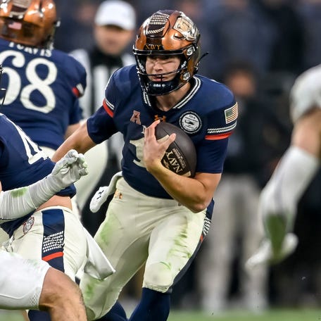 Navy quarterback Blake Horvath (11) rushes during the first half against the Army at M&T Bank Stadium in Baltimore, Md.