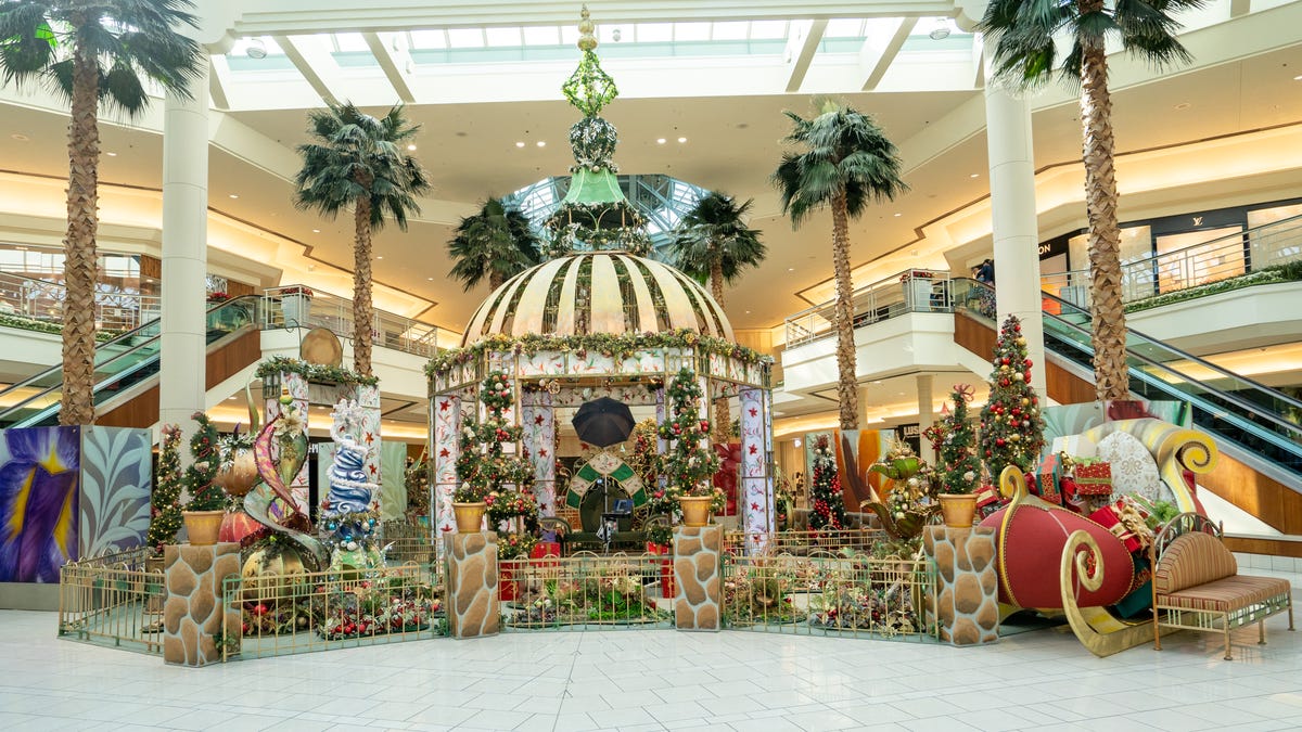 Holiday hours, events at The Gardens Mall, Downtown Palm Beach Gardens Holiday hours, events at The Gardens Mall, Downtown Palm Beach Gardens