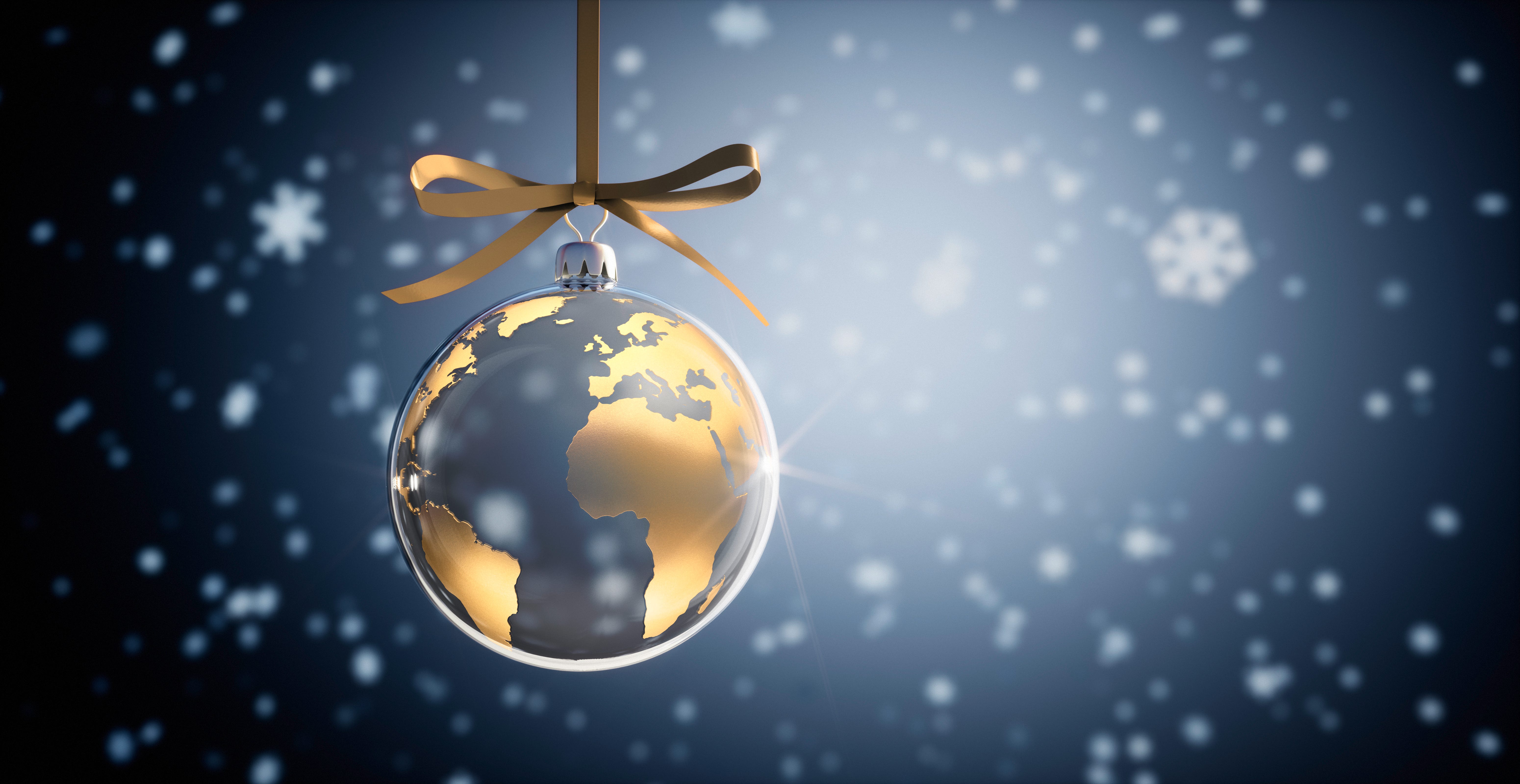 Lebensmittelverteilung und Geschenke für bedürftige Familien während der Feiertage.