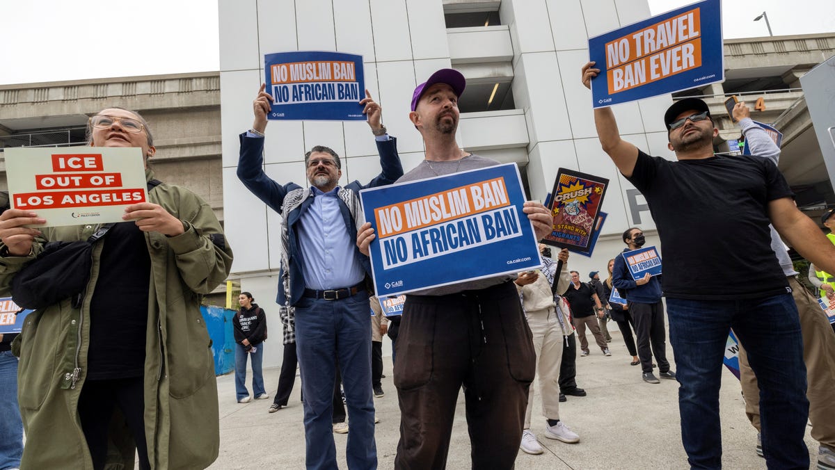 People take part in a protest sponsored by the Council on American Islamic Relations (CAIR) against U.S. President Donald Trump's new sweeping travel ban at Los Angeles International Airport (LAX) in Los Angeles, California, U.S., June 9, 2025. REUTERS/Jill Connelly