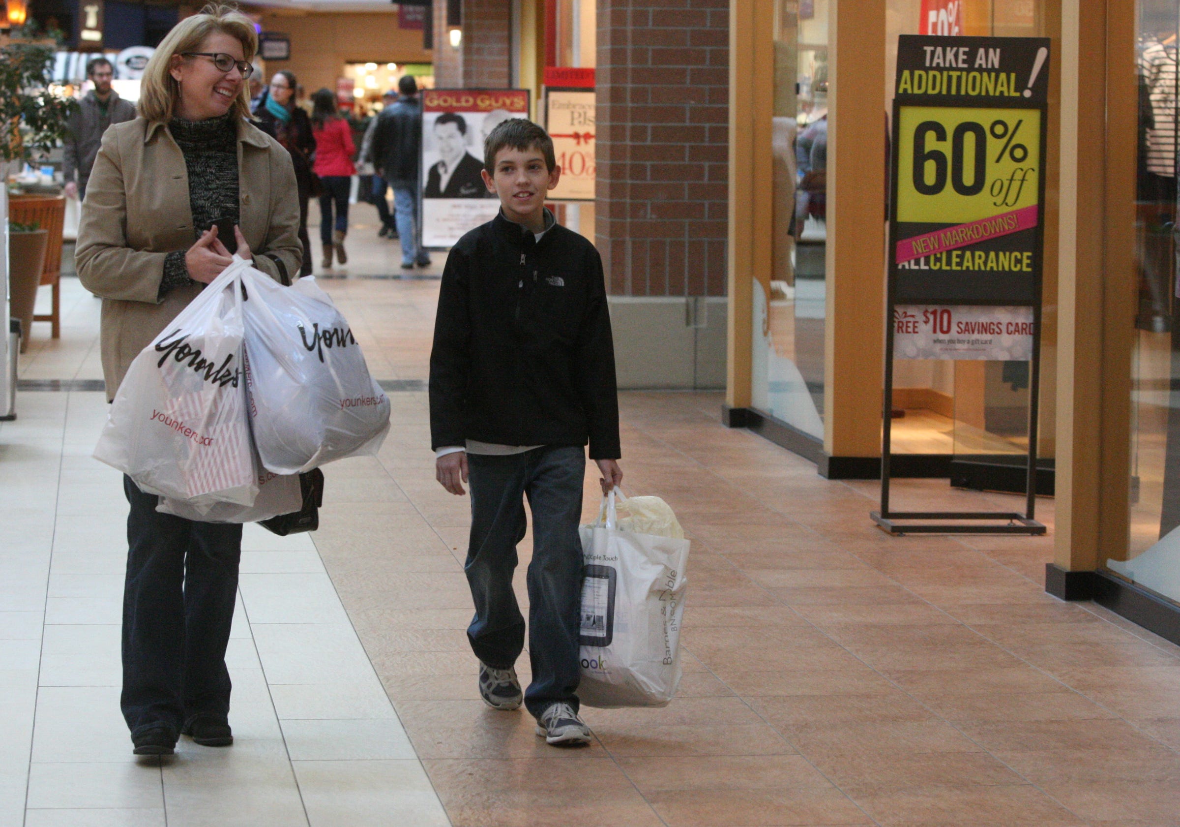 Most grocery stores will close for Christmas Day, Dec. 25. Some stores have limited hours on Christmas Eve. See list.