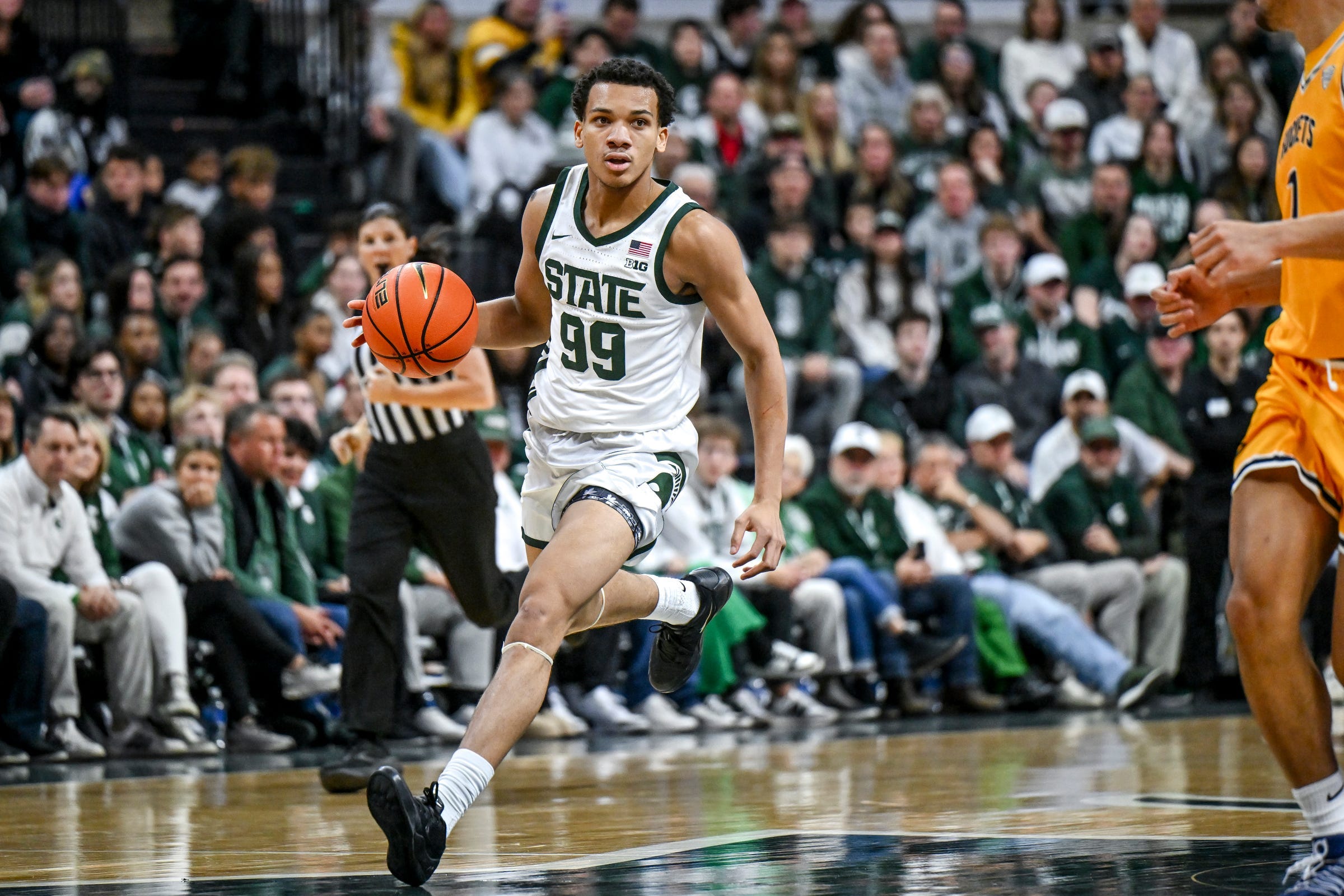 Michigan State basketball has its first transfer portal loss of the 2026 offseason, with Divine Ugochukwu entering Wednesday.
