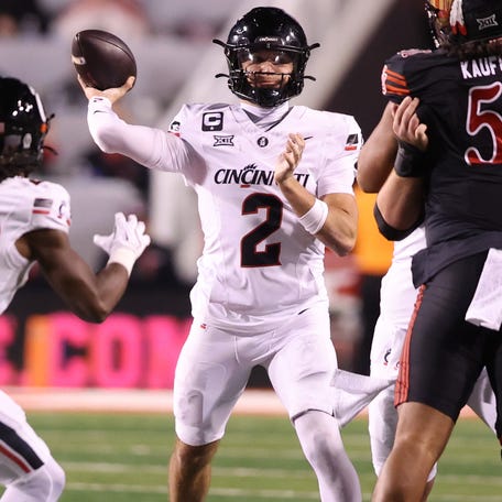 Cincinnati quarterback Brendan Sorsby (2) passes against Utah during the second half at Rice-Eccles Stadium.
