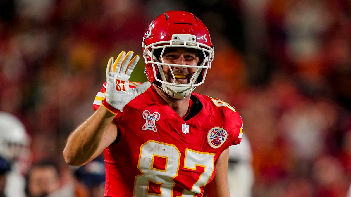 Dec 25, 2025; Kansas City, Missouri, USA; Kansas City Chiefs tight end Travis Kelce (87) celebrates after first down during the second quarter at GEHA Field at Arrowhead Stadium. Mandatory Credit: Jay Biggerstaff-Imagn Images