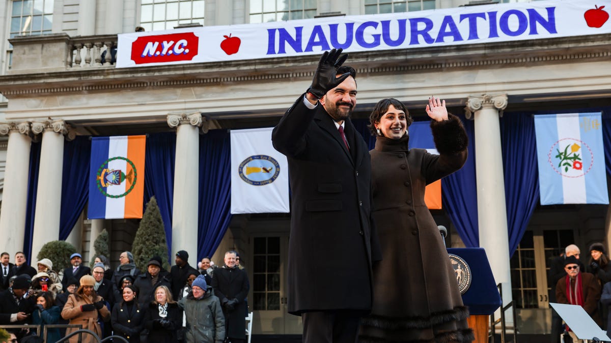 New York Mayor Zohran Mamdani and his wife Rama Duwaji wave after his ceremonial inauguration as mayor at City Hall on Thursday Jan. 1, 2026 in New York, NY. Mamdani has added a Òblock partyÓ to the official inauguration events to allow thousands of New Yorkers to take part. Mamdani was officially sworn in at midnight by New York Attorney General Letitia James at the Old City Hall subway station in a private ceremony.