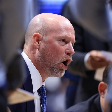 INDIANAPOLIS, INDIANA - JANUARY 03: Head coach Kevin Willard of the Villanova Wildcats speaks to his team during a timeout in the second half against the Butler Bulldogs at Hinkle Fieldhouse on January 03, 2026 in Indianapolis, Indiana. (Photo by Justin Casterline/Getty Images)
