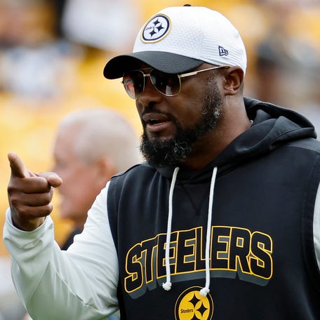 PITTSBURGH, PENNSYLVANIA - OCTOBER 12: Head coach Mike Tomlin of the Pittsburgh Steelers talks with head coach Kevin Stefanski of the Cleveland Browns before the game at Acrisure Stadium on October 12, 2025 in Pittsburgh, Pennsylvania. (Photo by Justin K. Aller/Getty Images)