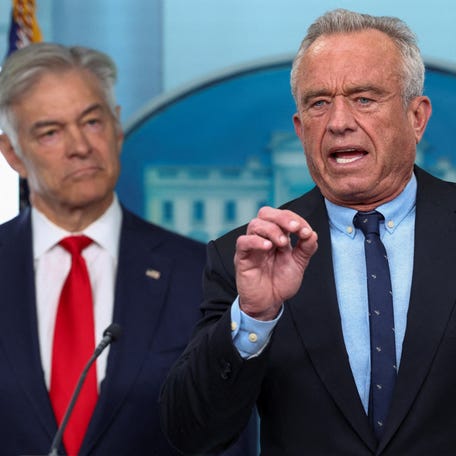 FILE PHOTO: U.S. Secretary of Health and Human Services Robert F. Kennedy Jr. speaks during a briefing at the White House as U.S. Administrator of the Centers for Medicare and Medicaid Services Mehmet Oz stands behind him, in Washington, D.C., U.S., January 7, 2026. REUTERS/Kevin Lamarque/File Photo