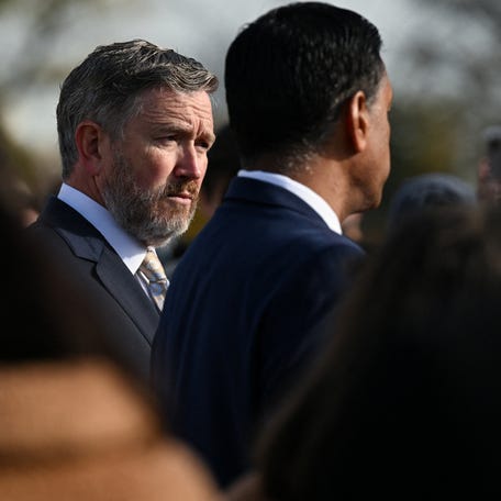 U.S. Representatives Thomas Massie (R-KY) and Ro Khanna (D-CA) attend a press conference on the Epstein Files Transparency Act ahead of a House vote on the release of files related to the late convicted sex offender Jeffrey Epstein, on Capitol Hill in Washington, D.C., U.S., November 18, 2025. REUTERS/Annabelle Gordon