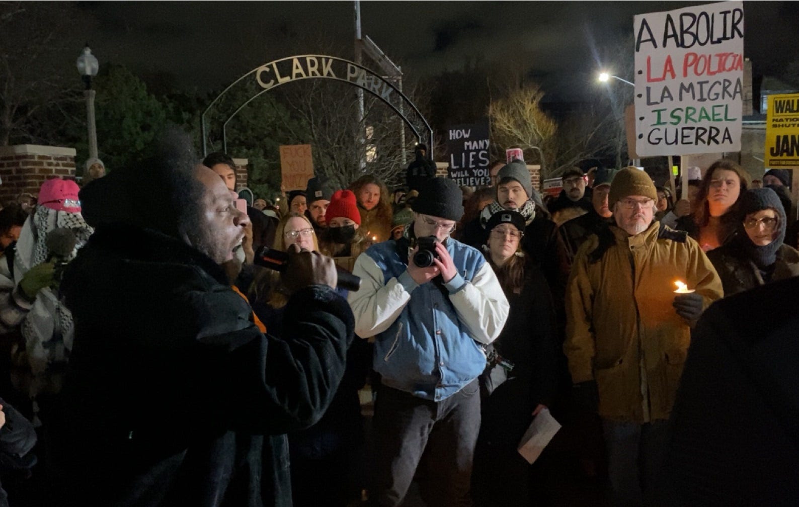 Hunderte demonstrieren im Südwesten von Detroit gegen ICE und Trump