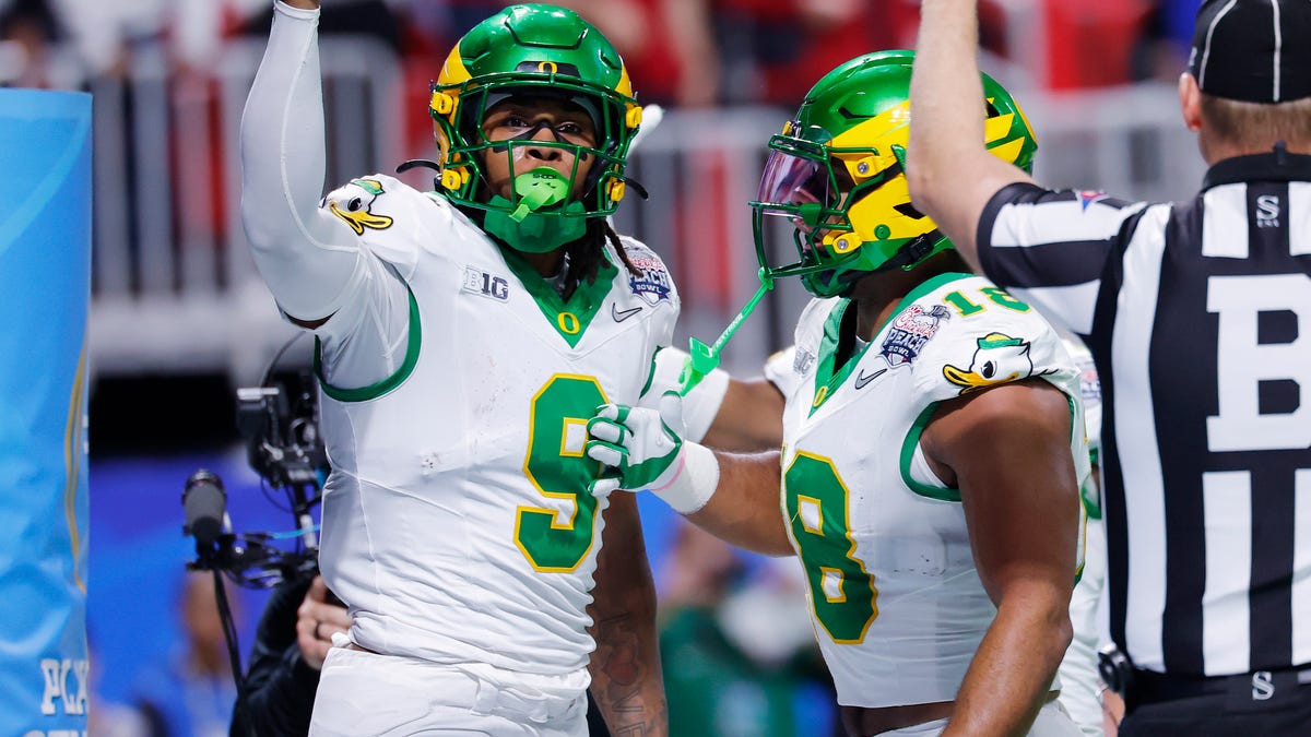 Oregon tight end Jamari Johnson (9) celebrates a touchdown against Indiana with teammate Kenyon Sadiq during the College Football Playoff semifinals in the 2026 Peach Bowl at Mercedes-Benz Stadium in Atlanta.