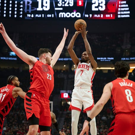 Houston Rockets forward Kevin Durant (7) shoots a jump shot during the first half against Portland Trail Blazers.