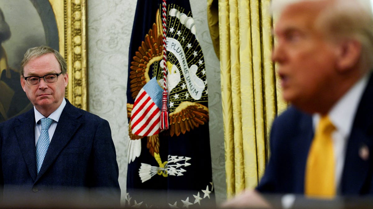 FILE PHOTO: White House economic adviser Kevin Hassett stands next to U.S. President Donald Trump in the Oval Office of the White House in Washington, D.C., U.S., March 7, 2025. REUTERS/Leah Millis/File Photo