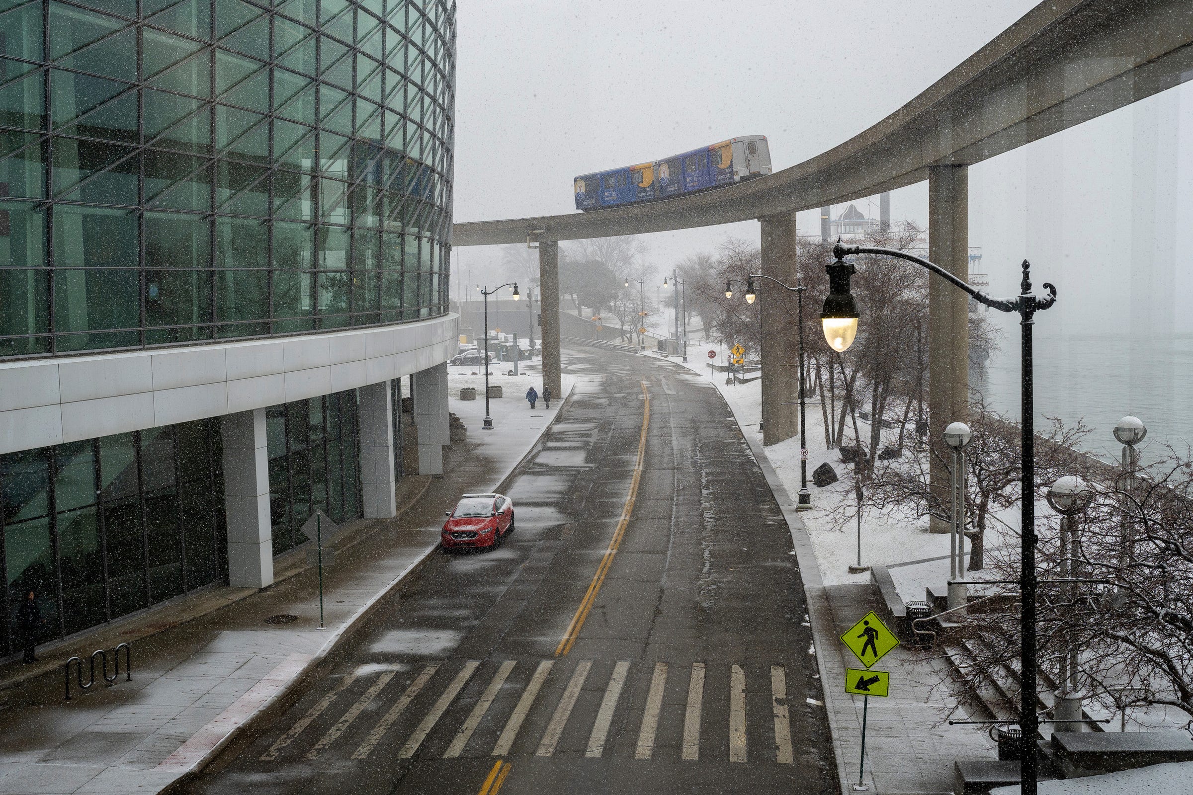 Metro Detroit should expect snow totals of about 4-6 inches from a winter storm arriving Sunday. A look at predictions for Michigan cities.