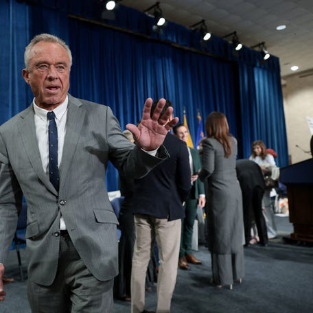 U.S. Health and Human Services (HHS) Secretary Robert F. Kennedy Jr. gestures as he leaves a press conference at the Department of Health and Human Services in Washington, D.C., U.S., January 8, 2026.