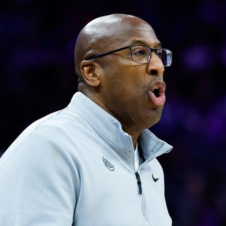 New York Knicks head coach Mike Brown reacts to a call during the third quarter against the Sacramento Kings at Golden 1 Center on Jan. 14, 2026.