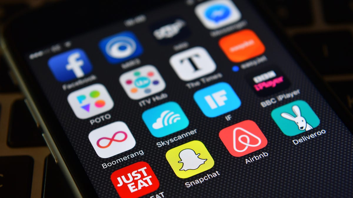 LONDON, ENGLAND - AUGUST 03: The Snapchat app logo is displayed on an iPhone on August 3, 2016 in London, England. (Photo by Carl Court/Getty Images)