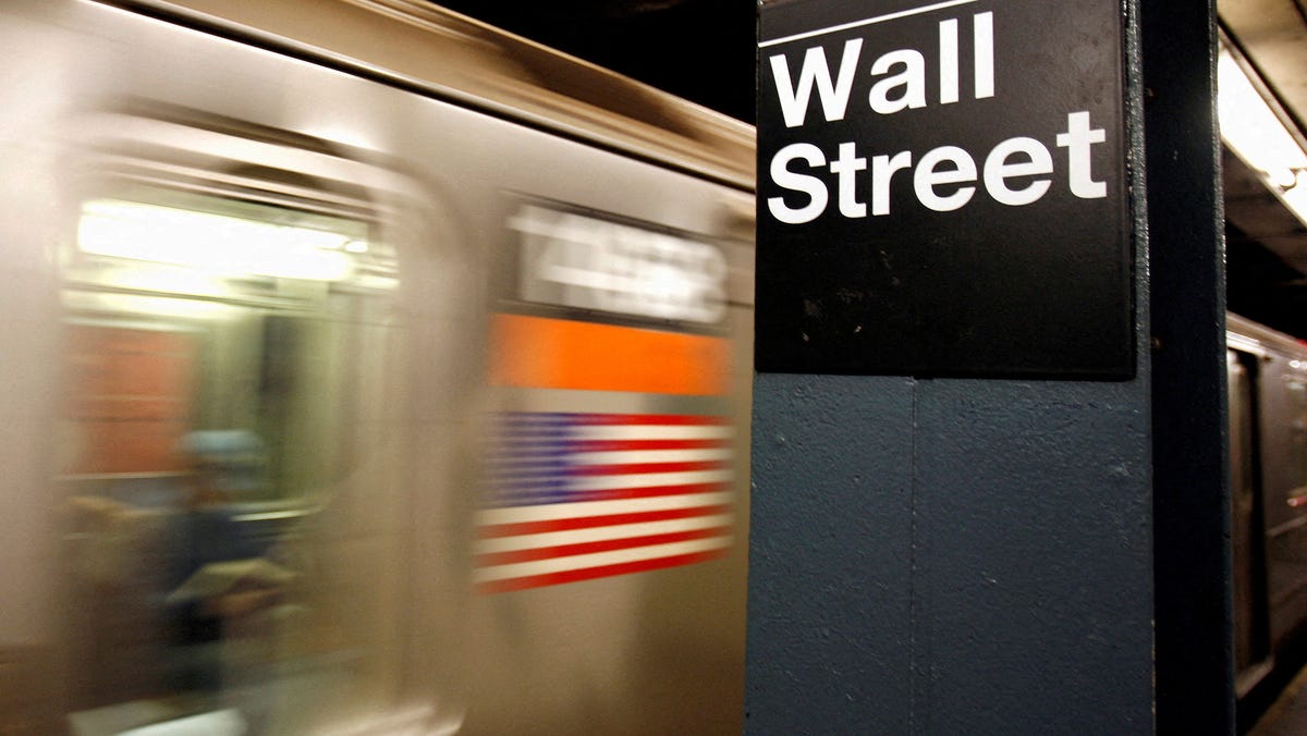 FILE PHOTO: A Wall Street subway stop sign is seen in New York October 10, 2008. REUTERS/Shannon Stapleton/File Photo