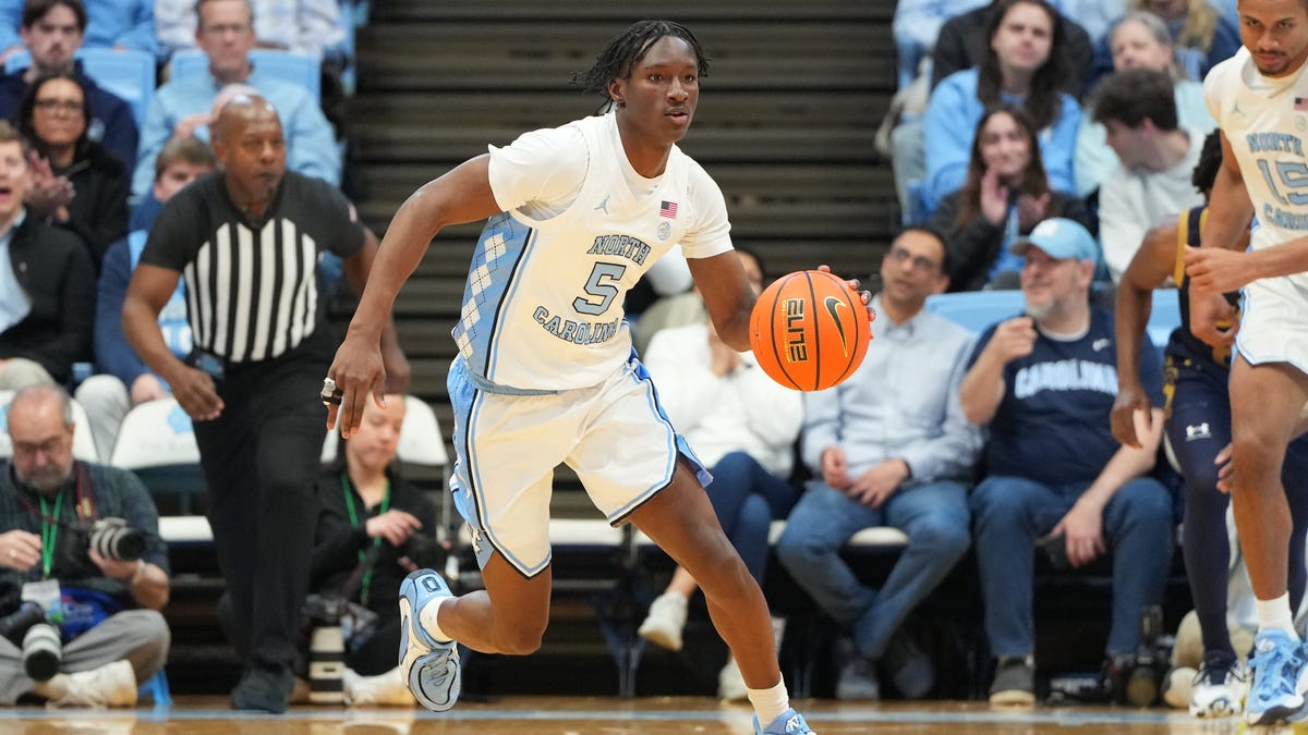 Η πτέρυγα μπάσκετ του UNC εισέρχεται στην πύλη μεταφοράς