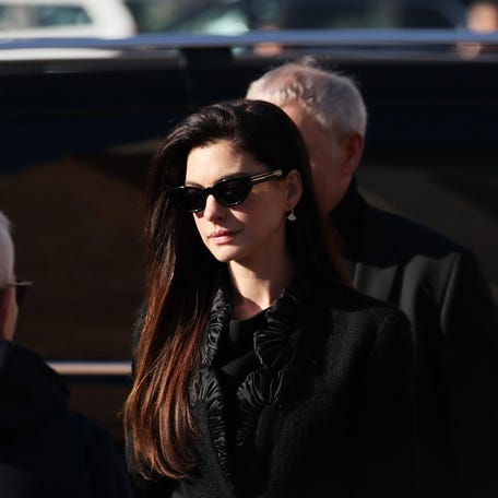 Anne Hathaway arrives on Jan. 23, 2026, in Rome for Valentino's funeral.