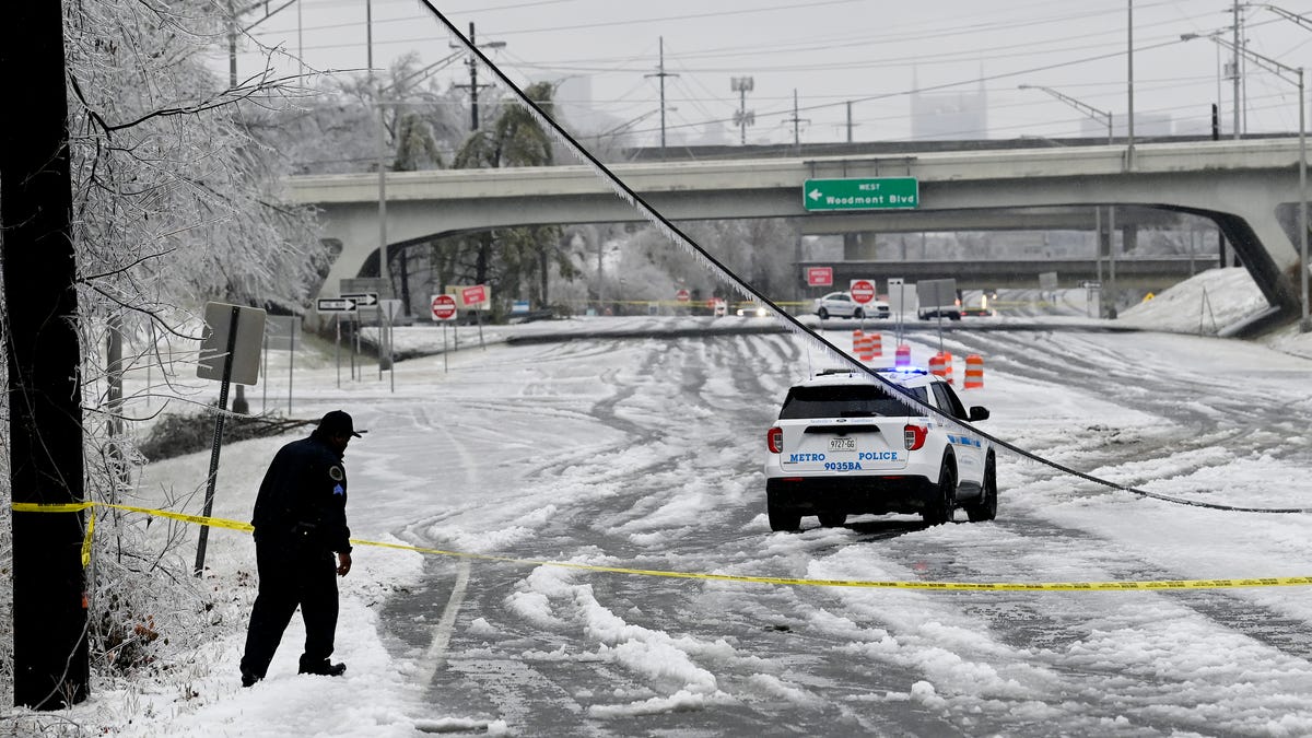 Lebih dari 300K tanpa daya, angin kencang diharapkan. Pembaruan langsung