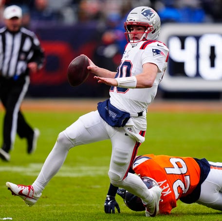 Drake Maye rushes the ball against the Broncos.