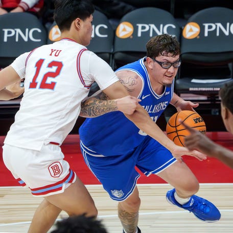 St. Louis' Robbie Avila tries to move through the Bradley defense during their exhibition game Thursday, Oct. 23, 2025 at Carver Arena.