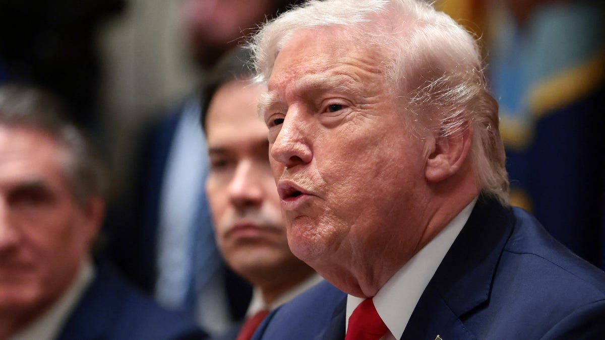U.S. President Donald Trump speaks during a cabinet meeting at the White House in Washington, D.C., U.S., January 29, 2026. REUTERS/Evelyn Hockstein