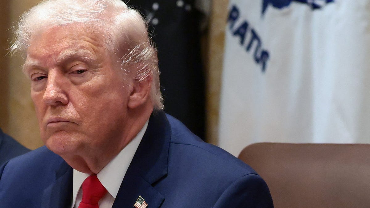 U.S. President Donald Trump reacts during a cabinet meeting at the White House in Washington, D.C., U.S., January 29, 2026. REUTERS/Evelyn Hockstein
