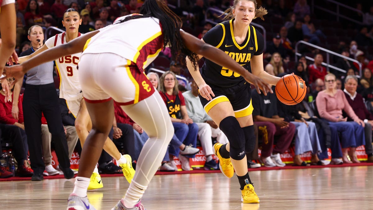 Οι οπαδοί του γυναικείου μπάσκετ της Αϊόβα αντιδρούν στα νέα της πύλης μεταγραφών της Teagan Mallegni